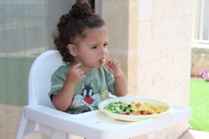 نصائح لتحبيب طفلي بالأكل